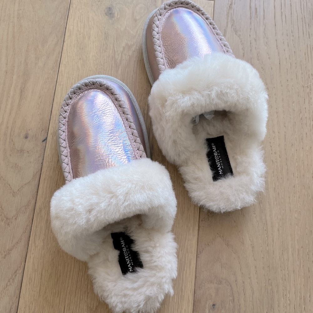 NEW Manitobah Mukluks Pink Iridescent Slippers Size 6